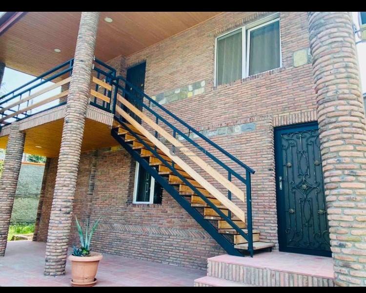 ორსართულიანი სახლი თელავში