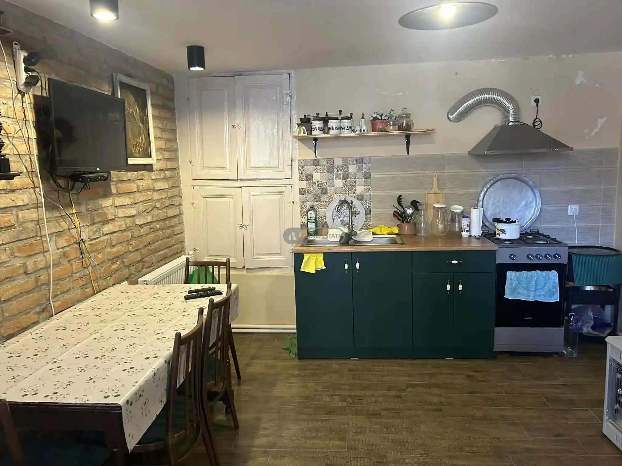 ქირავდება სახლი თელავში