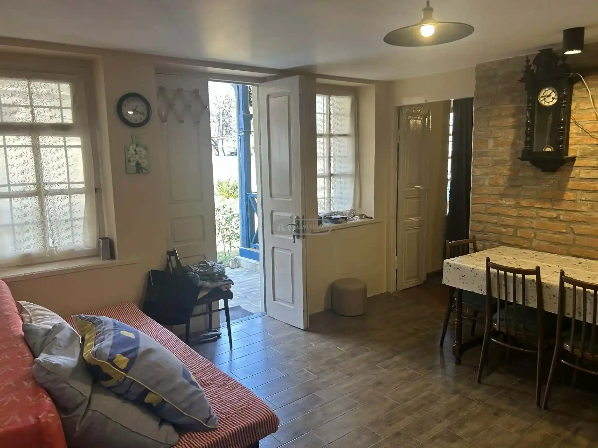 ქირავდება სახლი თელავში