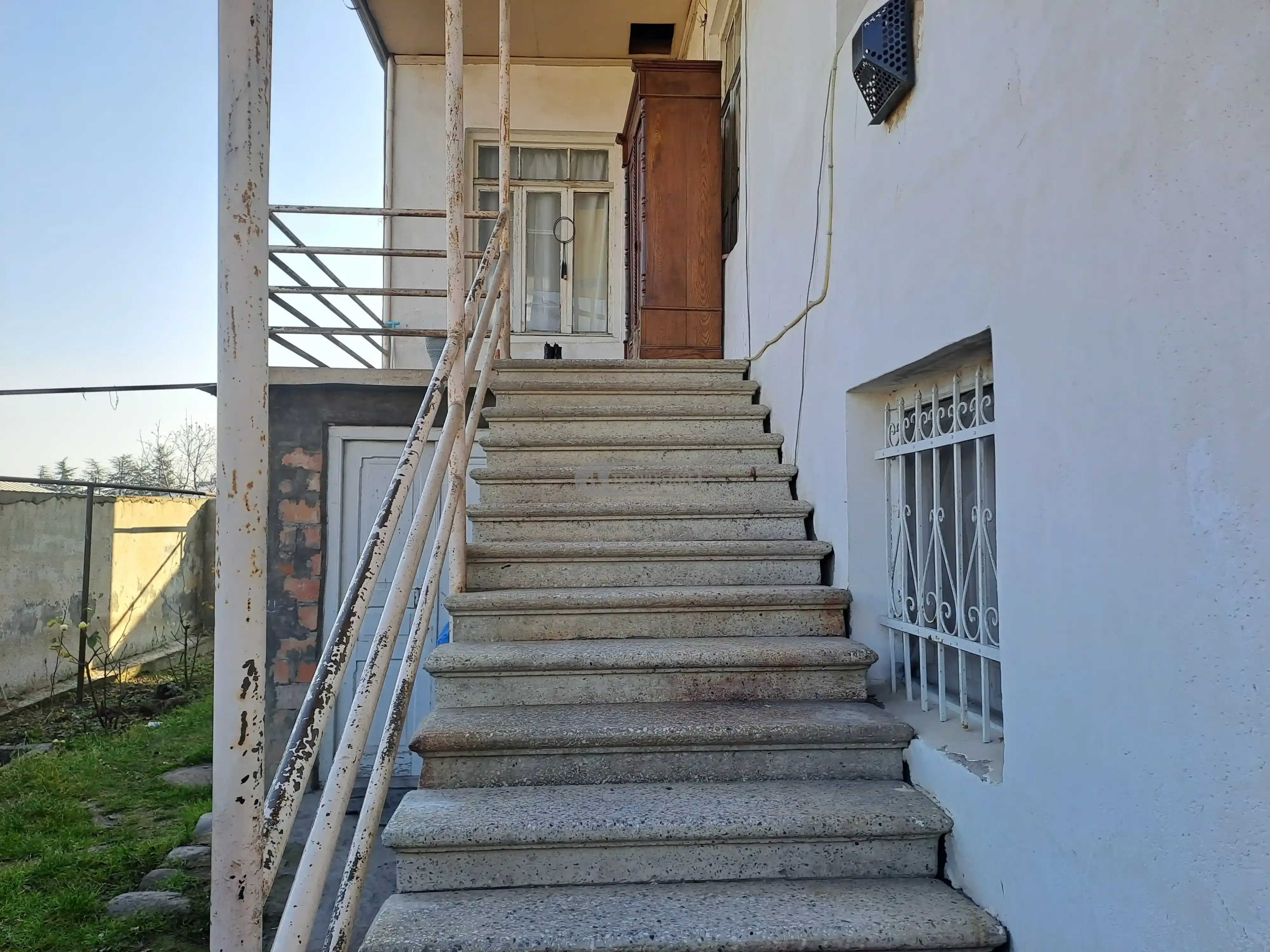 ორსართულიანი სახლი თელავში