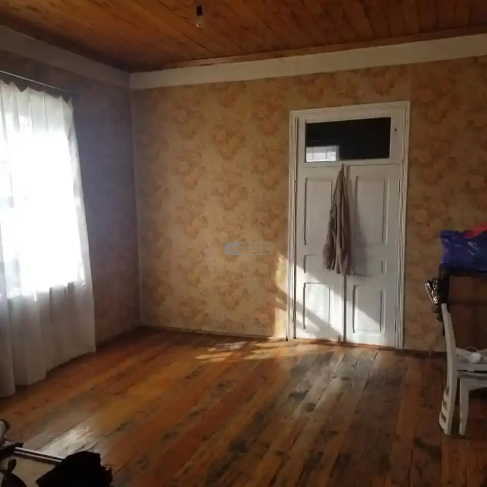 ორსართულიანი სახლი თელავში