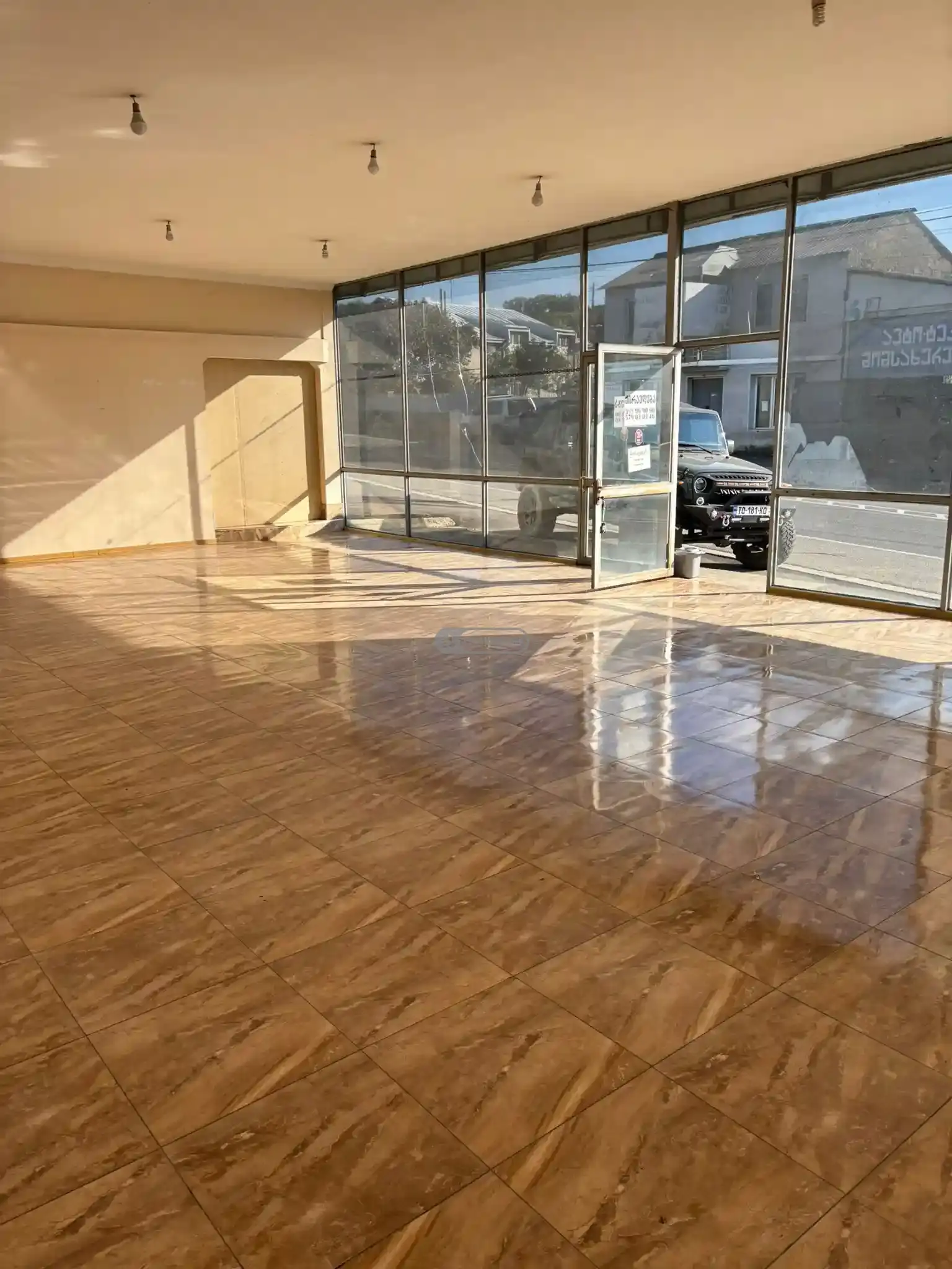 ქირავდება კომერციული ფართი თელავში