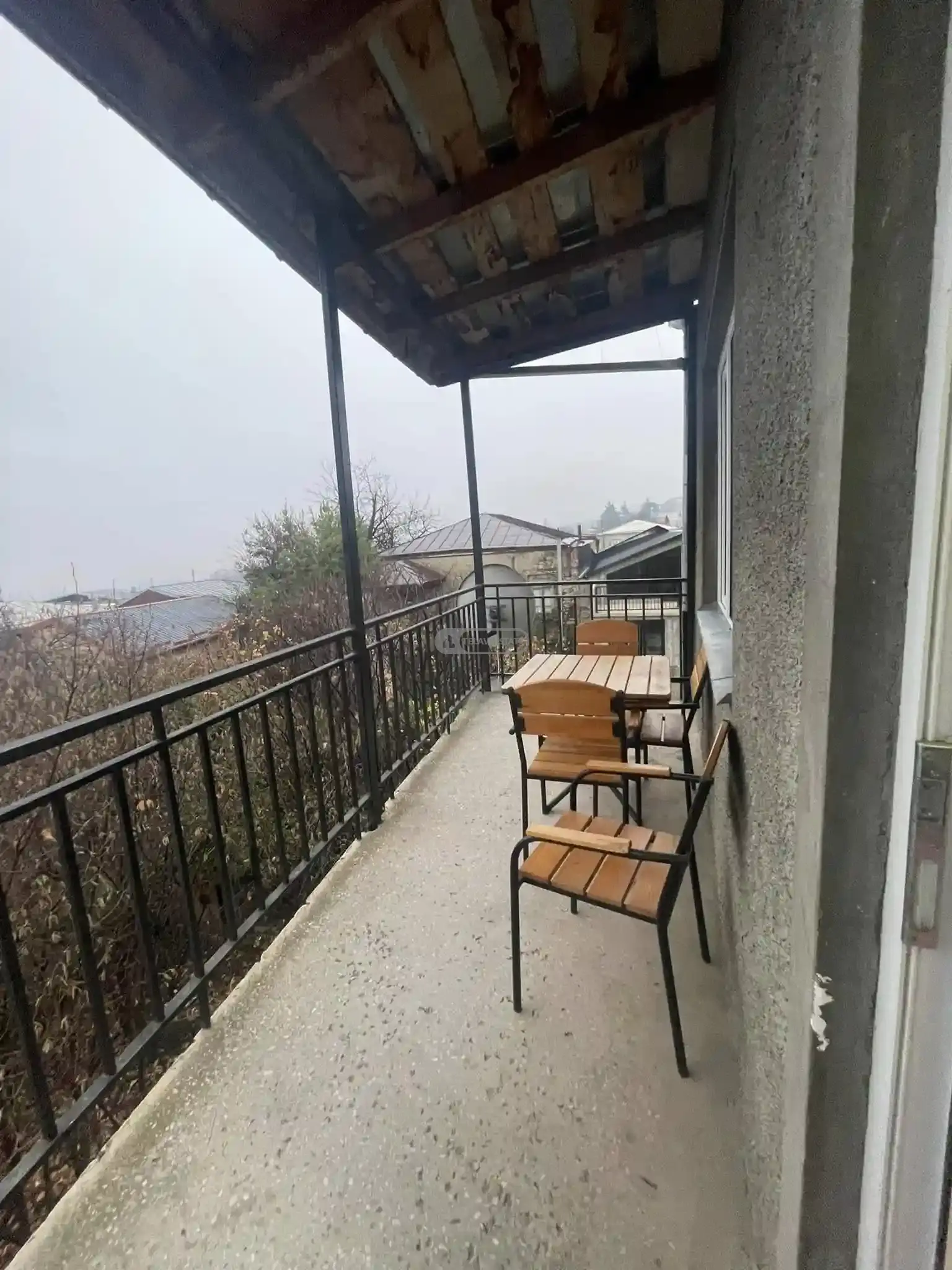 ქირავდება სახლი თელავში