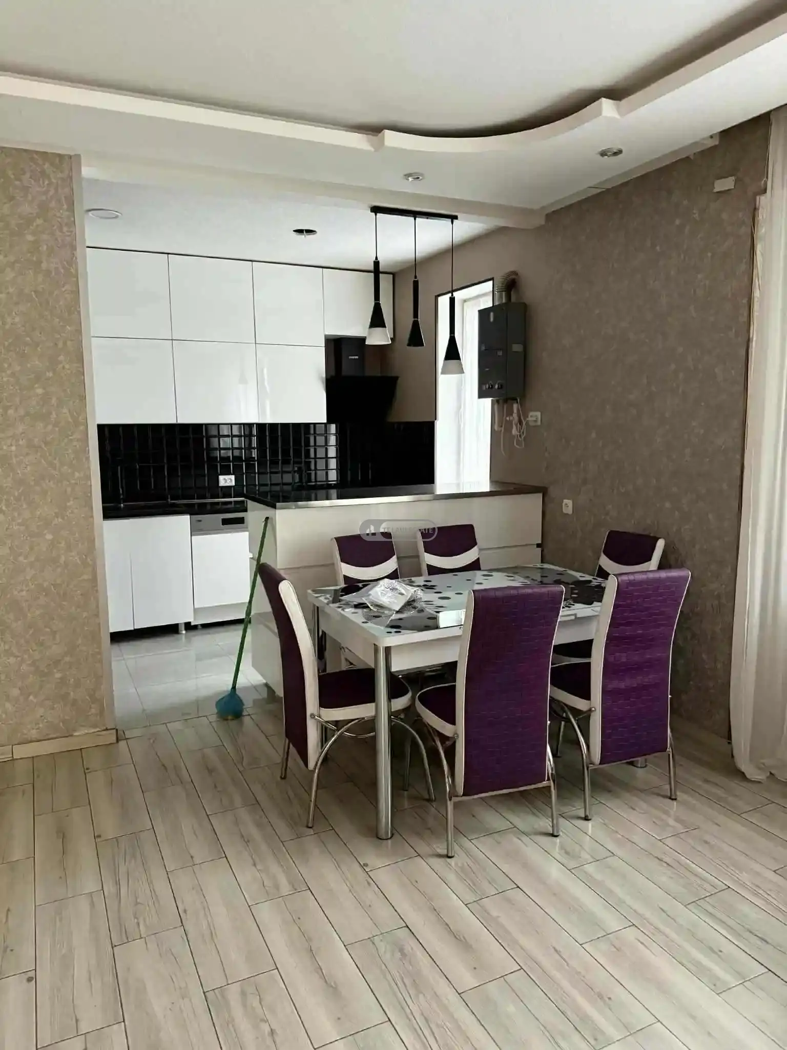 ქირავდება 3 ოთახიანი ბინა თელავში