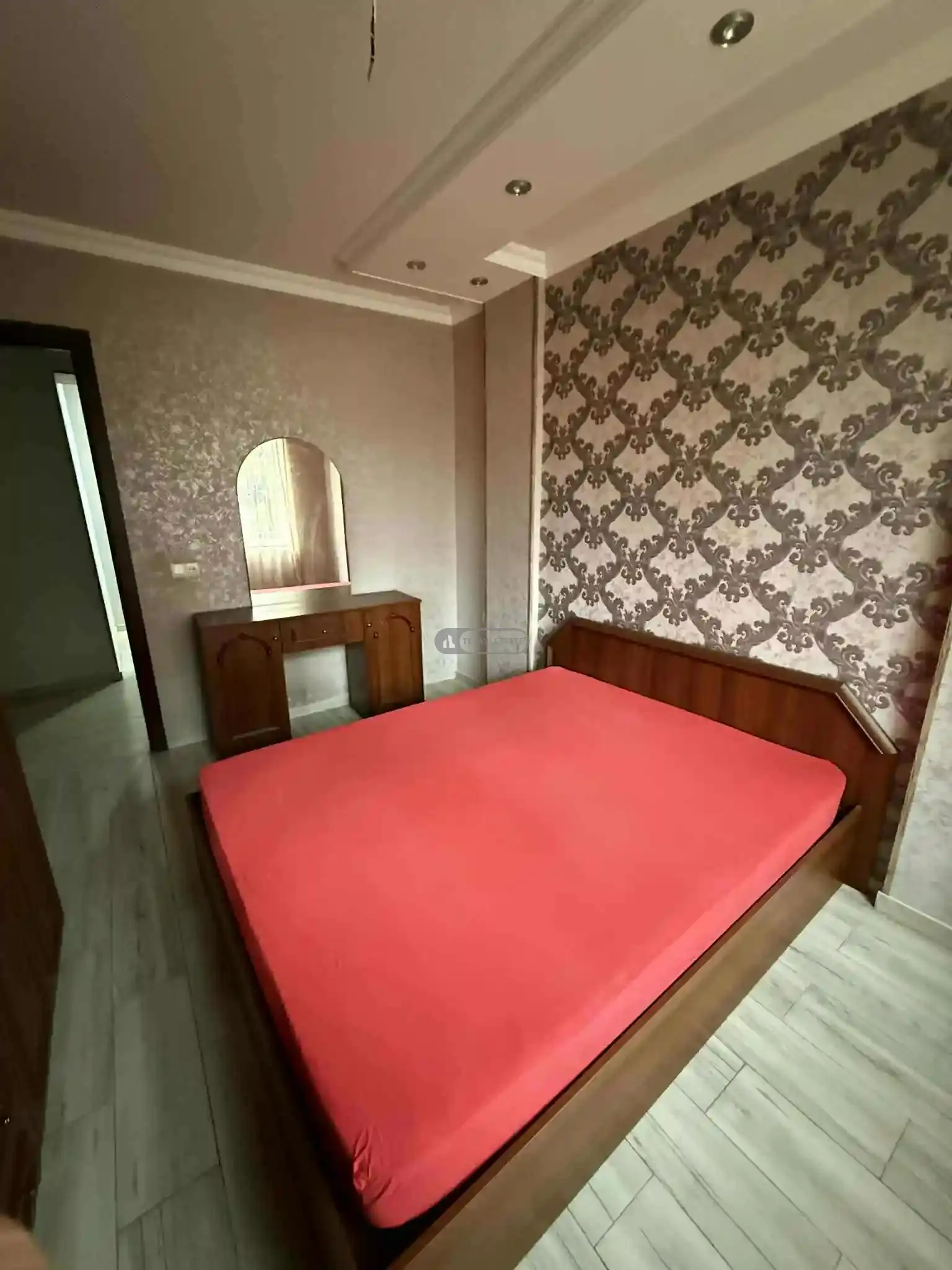 ქირავდება 3 ოთახიანი ბინა თელავში