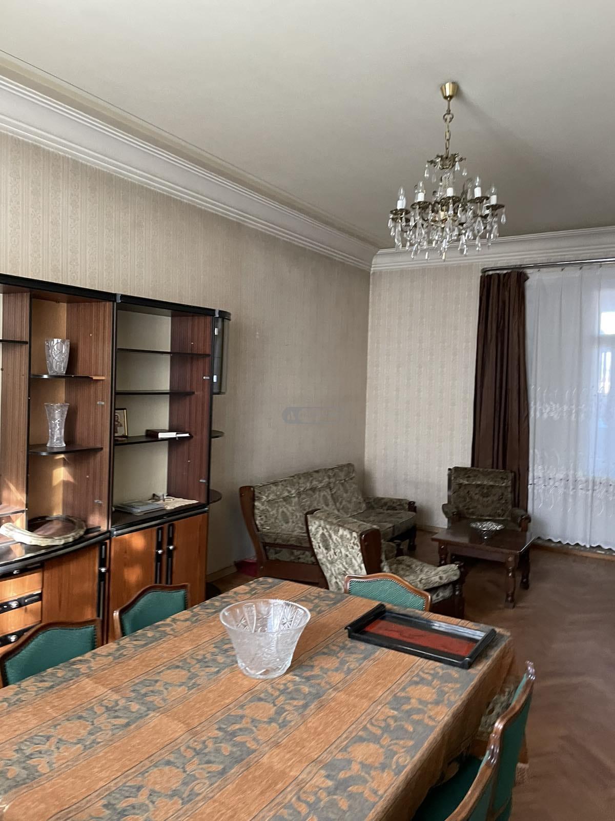 ბელეტაჟი ბინა მანსარდით თელავში