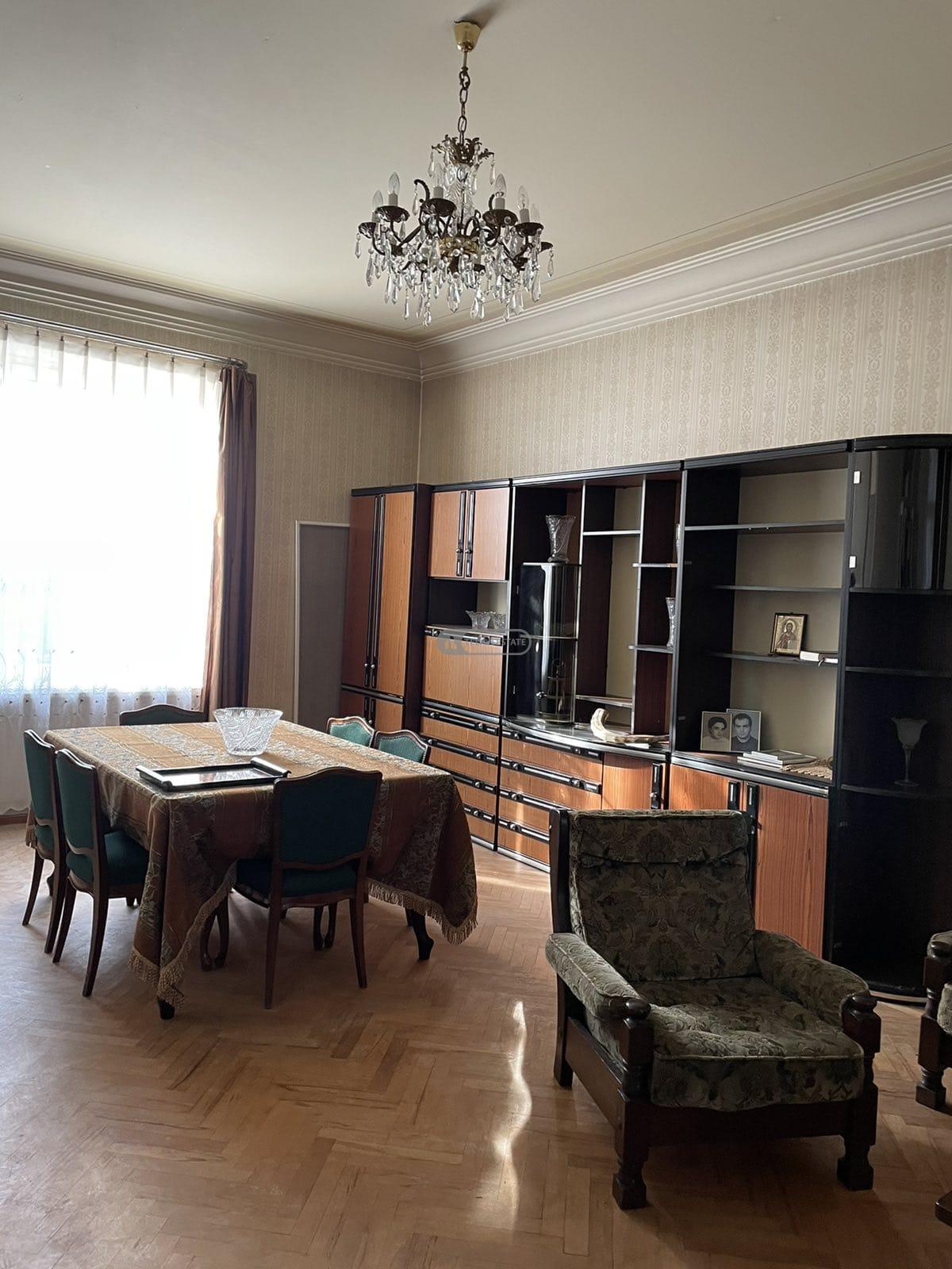 ბელეტაჟი ბინა მანსარდით თელავში