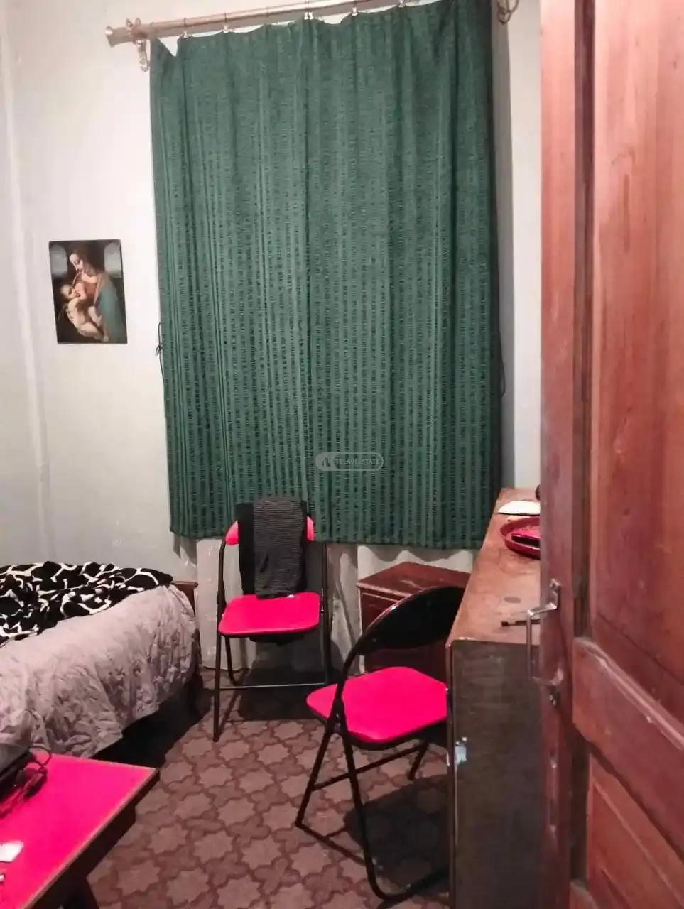 ძველი აშენებული სახლი თელავის ცენტრში