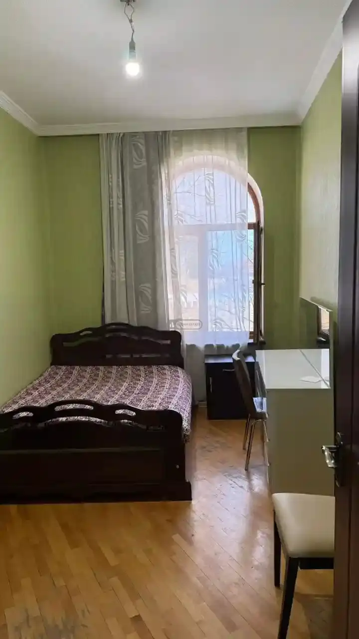 ქირავდება 2 ოთახიანი ბინა თელავში