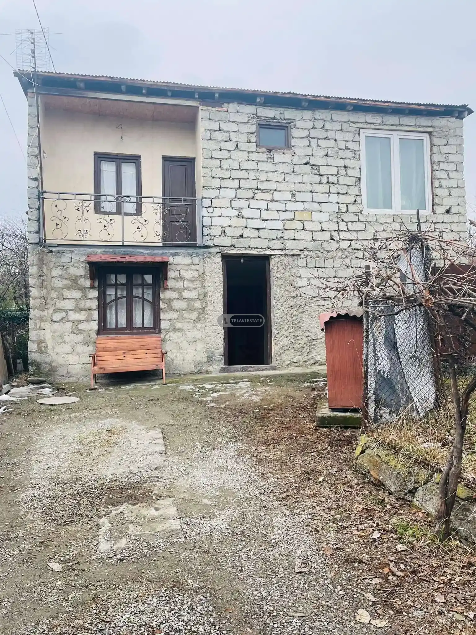 ორსართულიანი სახლი თელავში