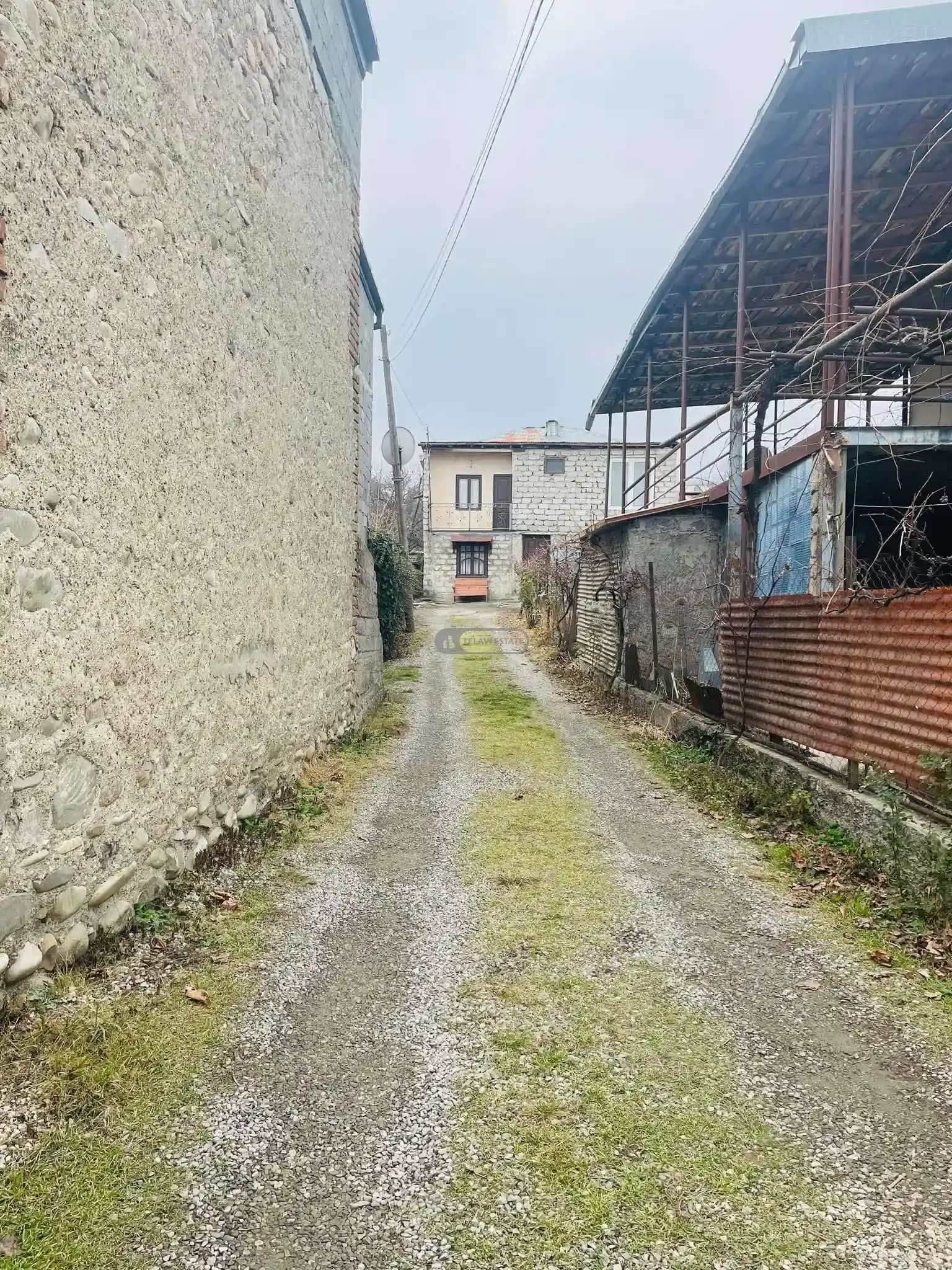 ორსართულიანი სახლი თელავში