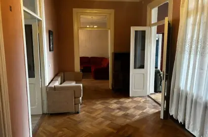 ქირავდება სახლი თელავში
