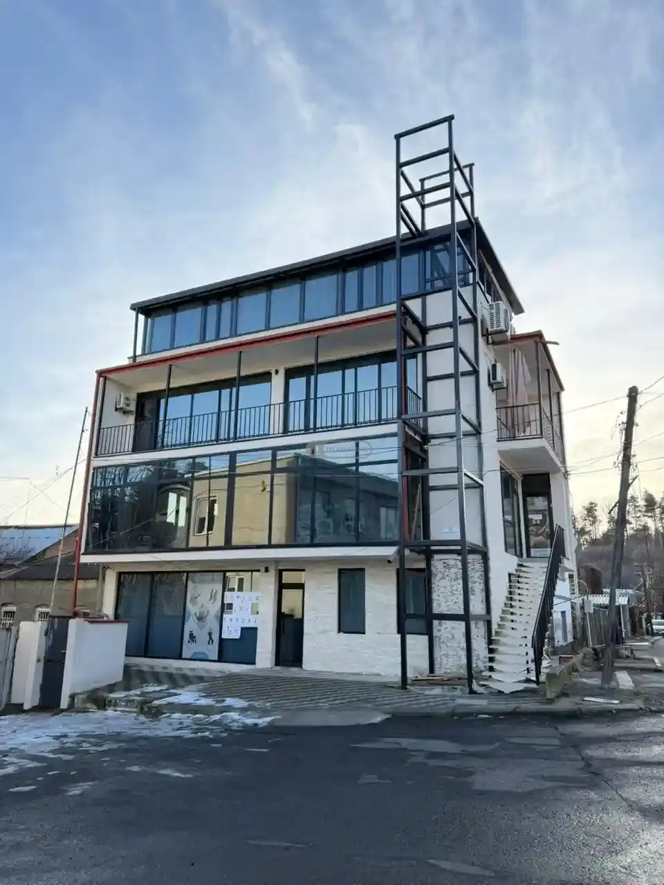 ქირავდება კომერციული ფართი თელავში