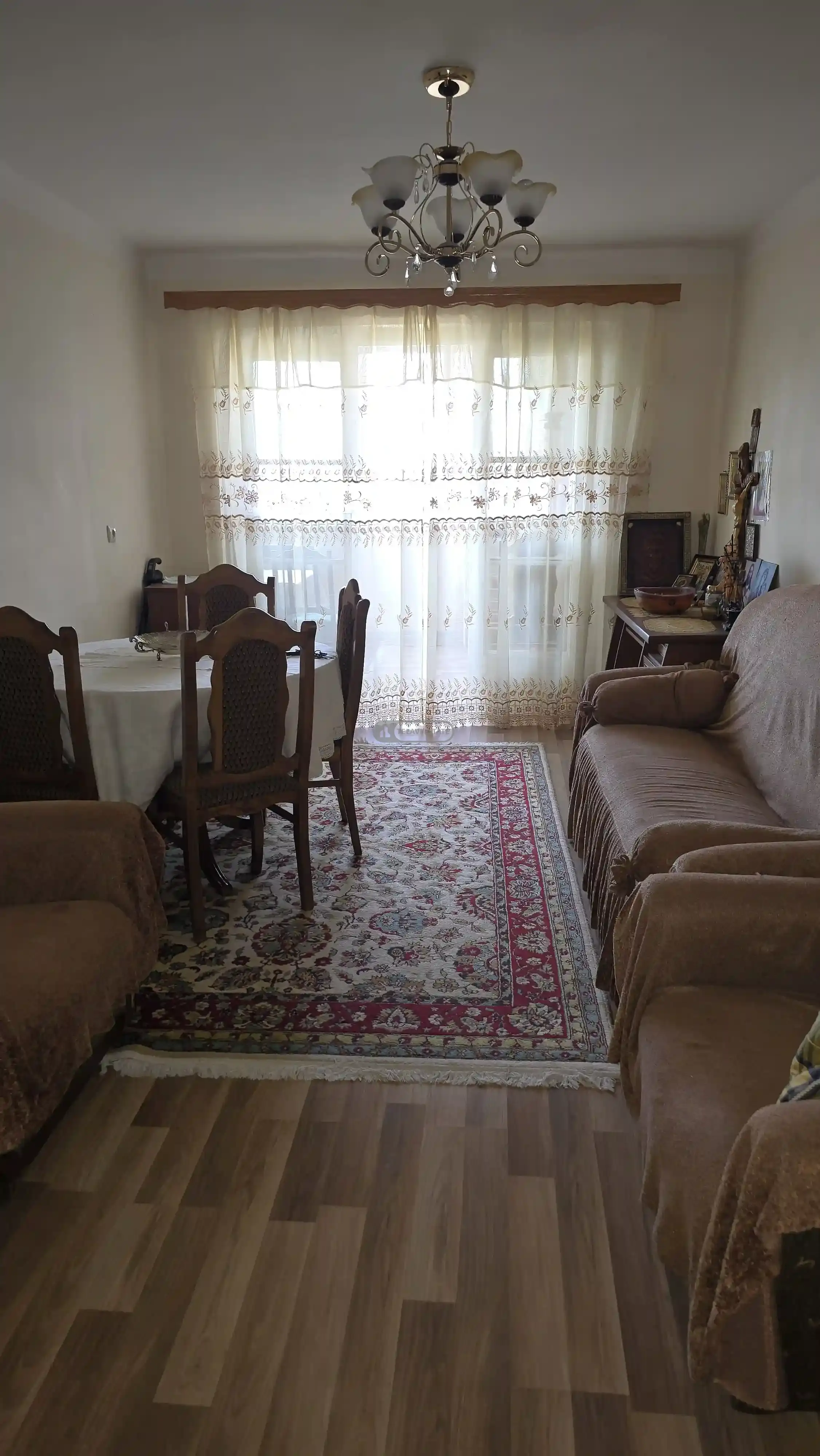 ქირავდება ოროთახიანი ბინა თელავში