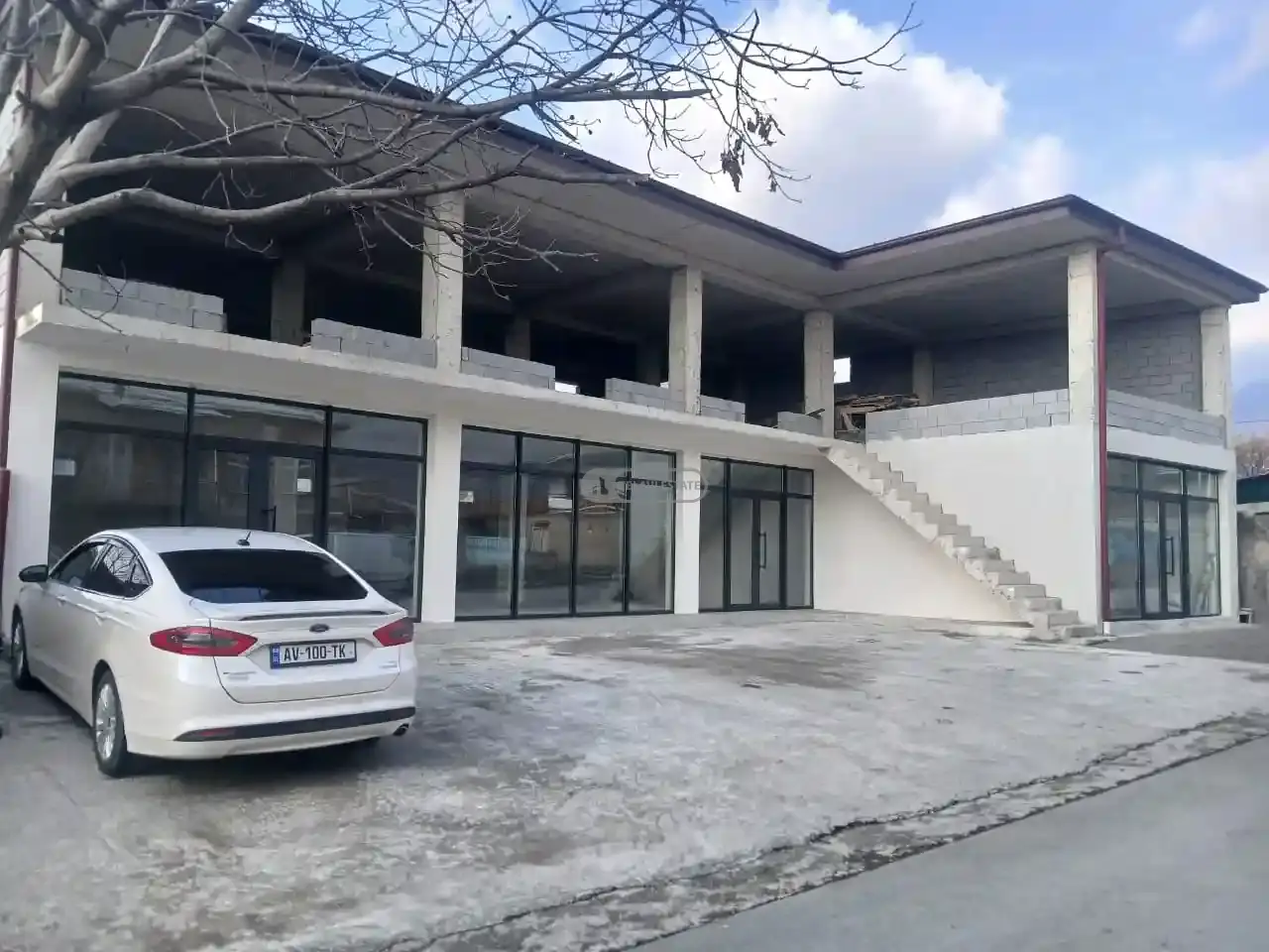 ქირავდება კომერციული ფართი შილდაში