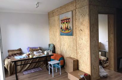 ქირავდება ოთახნახევრიანი ბინა თელავში