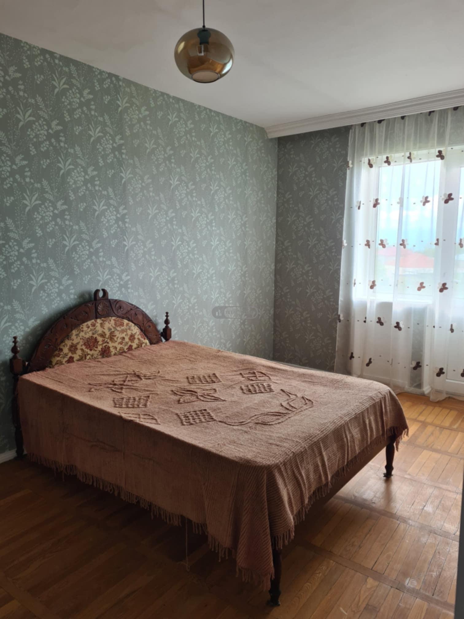 ქირავდება 3 ოთახიანი ბინა თელავში