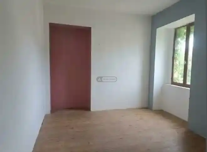 Raised-Ground-Floor House Near the Center of Telavi