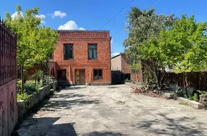 სახლი გურჯაანში, კარდენახში