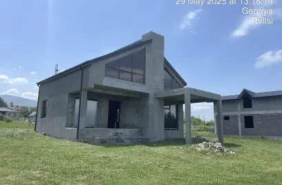 ახალი აშენებული სახლი კურდღელაურში