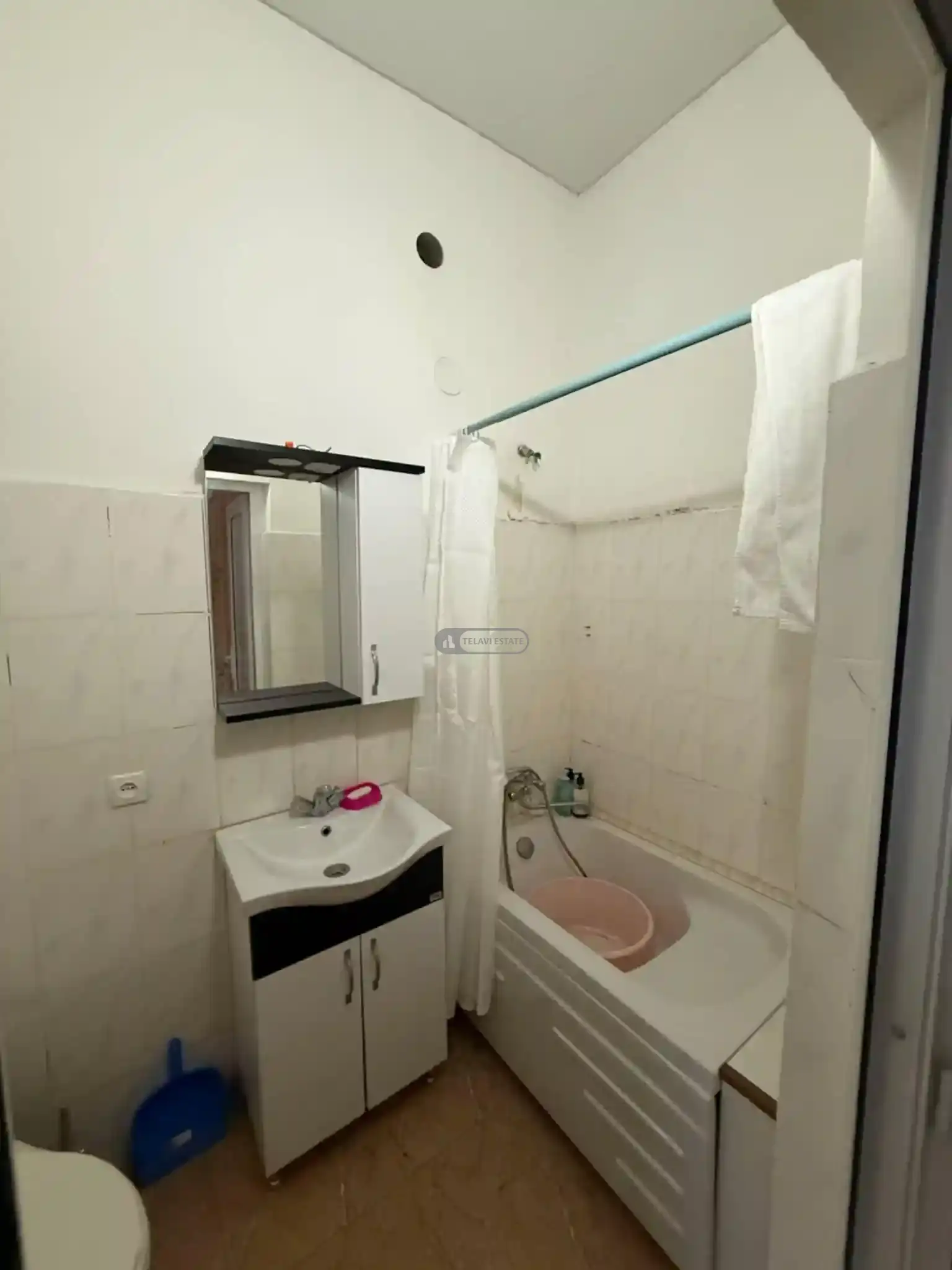 ქირავდება 2 ოთახიანი ბინა თელავში