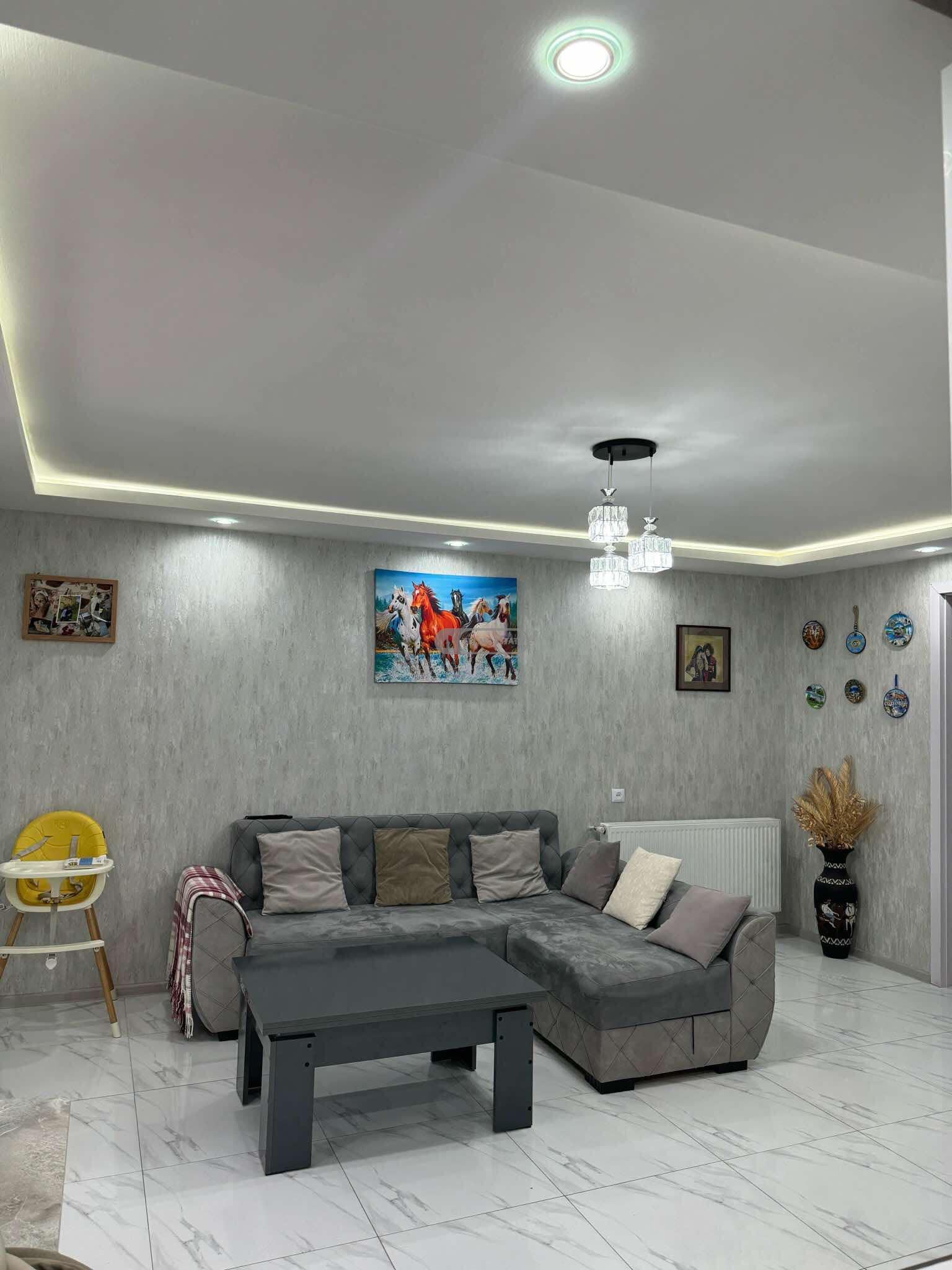 ოროთახნახევრიანი ბინა თელავის ცენტრში