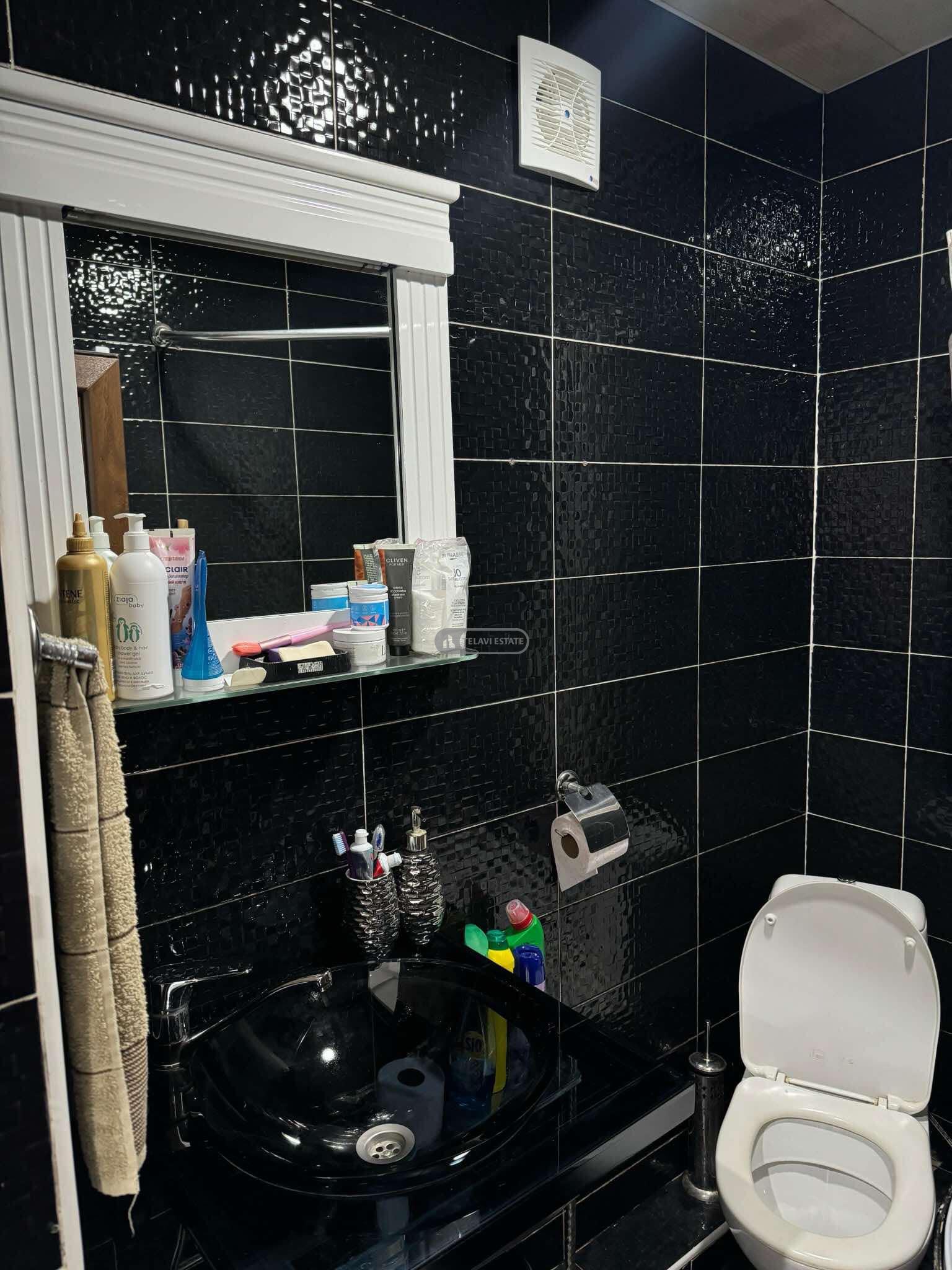 ოროთახნახევრიანი ბინა თელავის ცენტრში