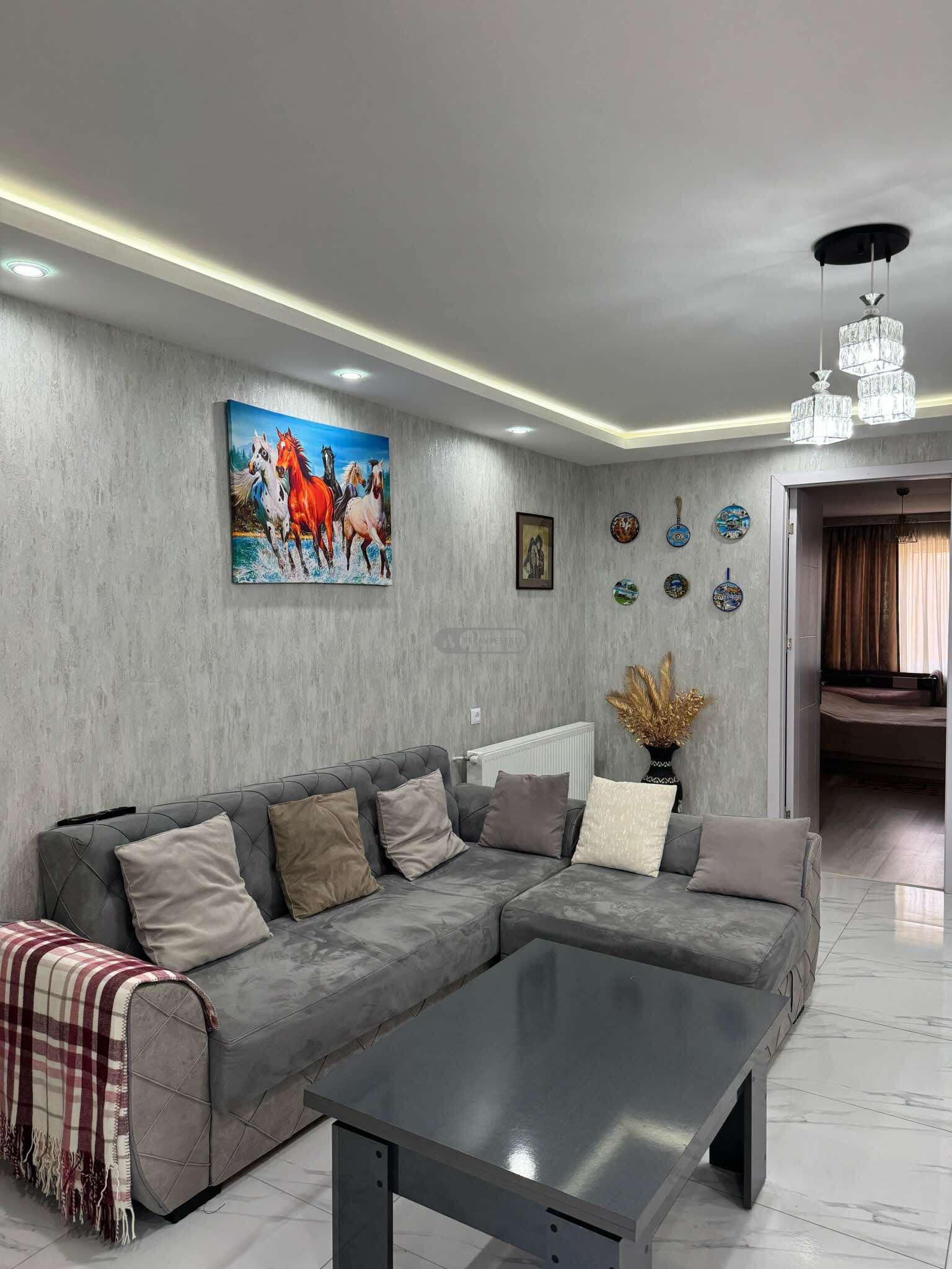 ოროთახნახევრიანი ბინა თელავის ცენტრში