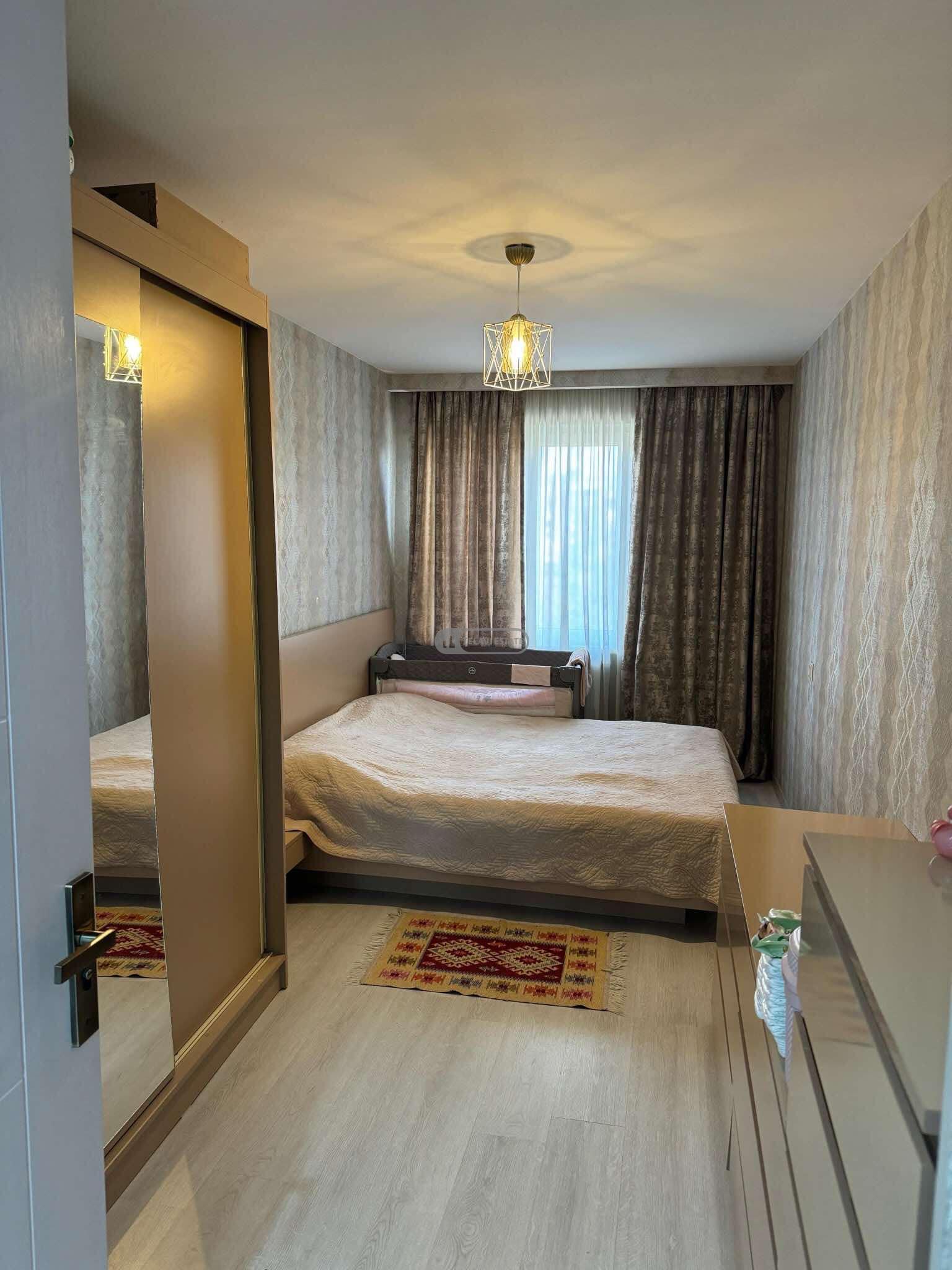 ოროთახნახევრიანი ბინა თელავის ცენტრში