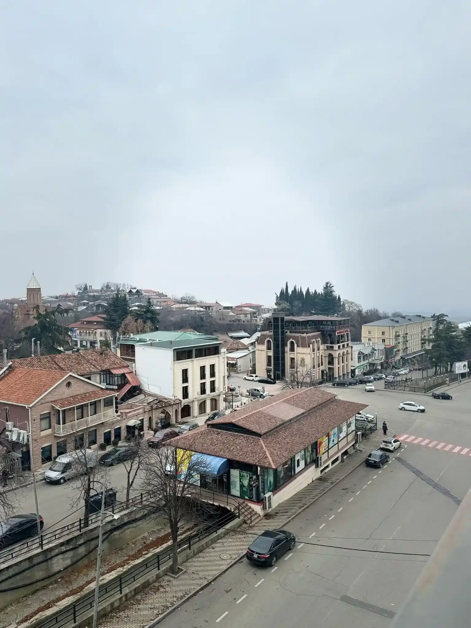 4 ოთახიანი ბინა თელავის ცენტრში