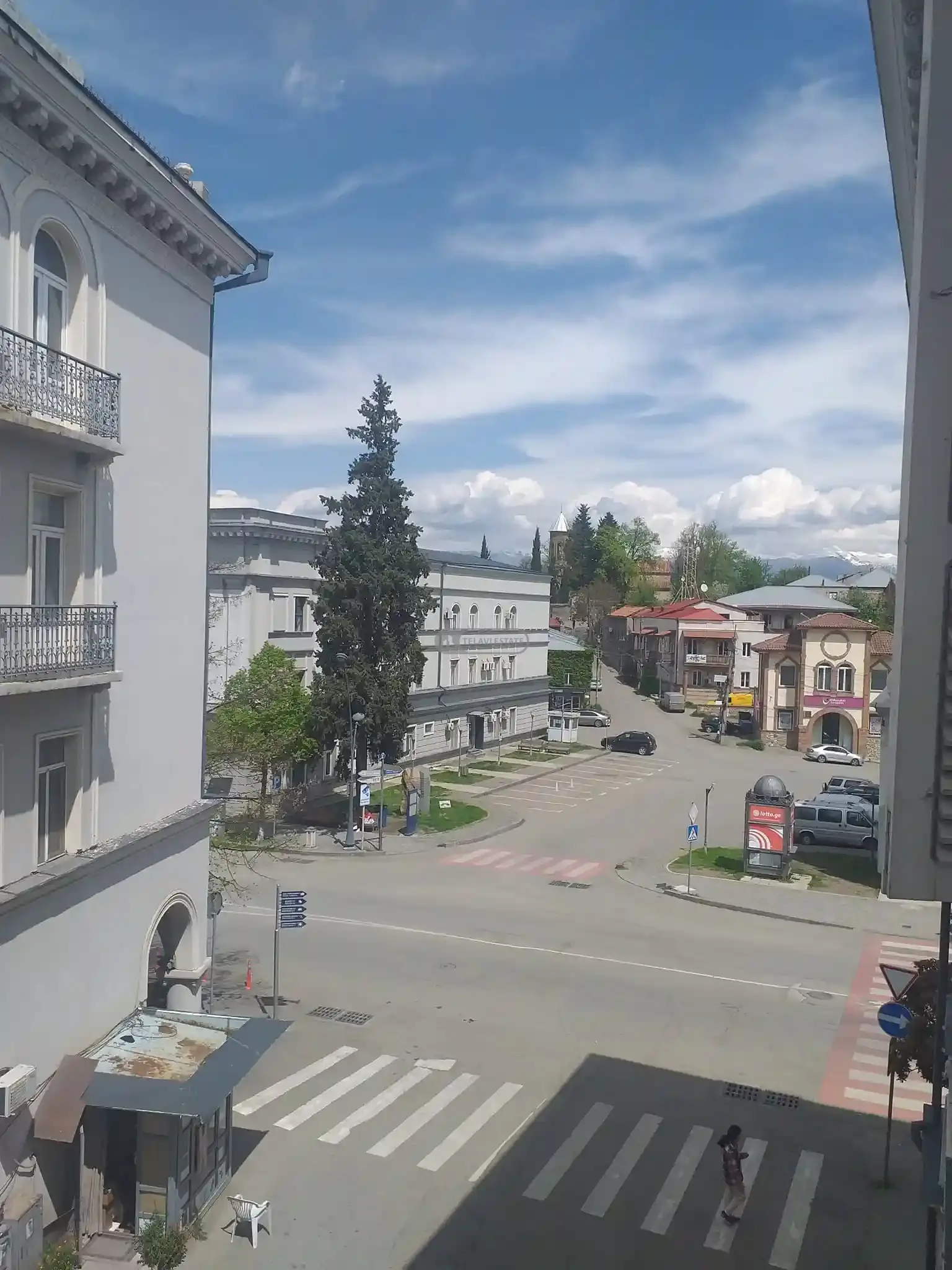 4 ოთახიანი ბინა თელავის ცენტრში