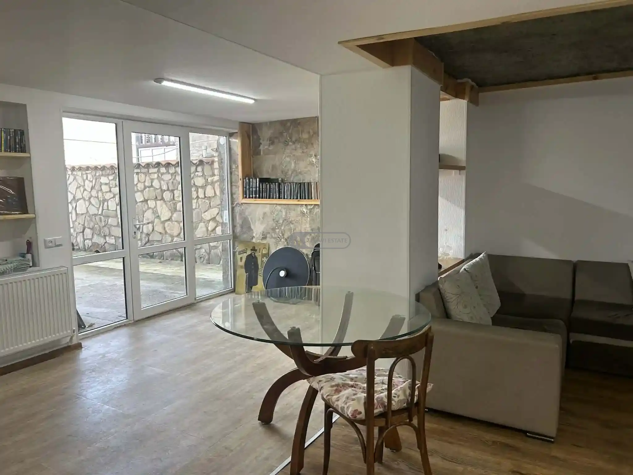 ქირავდება სახლი თელავში