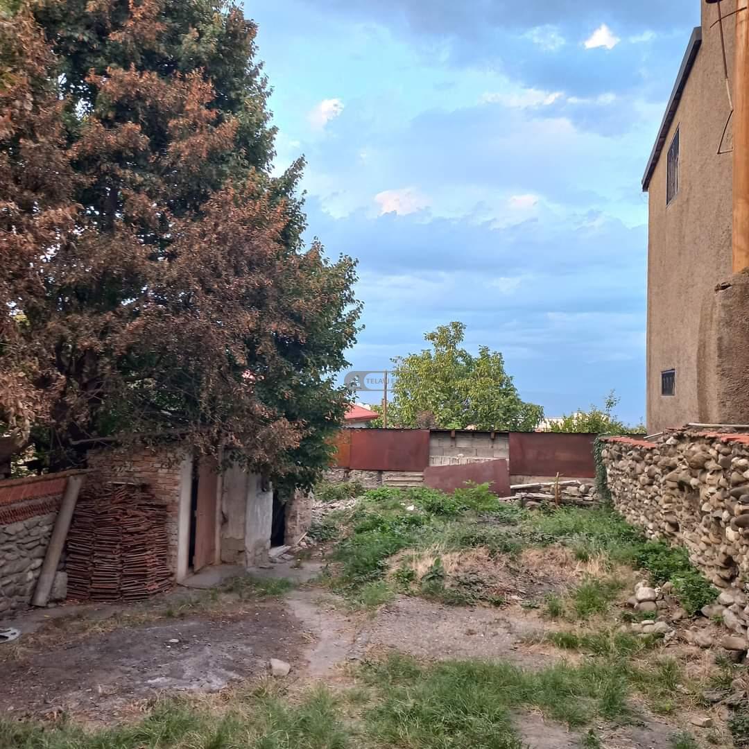 Двухэтажный дом в центре города