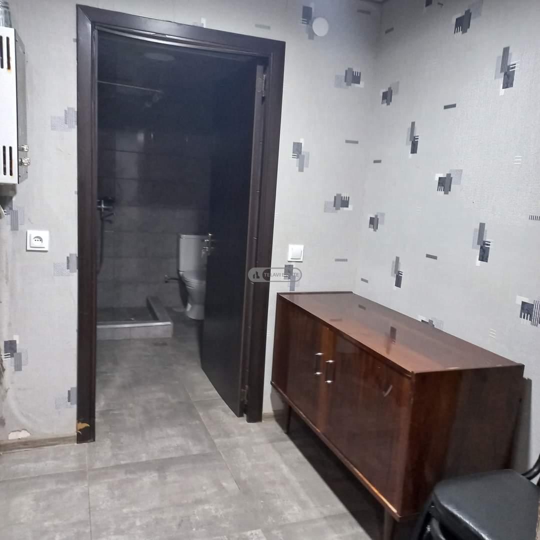 Двухэтажный дом в центре города