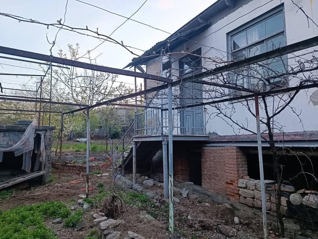 ორსართულიანი სახლი ქალაქ თელავში