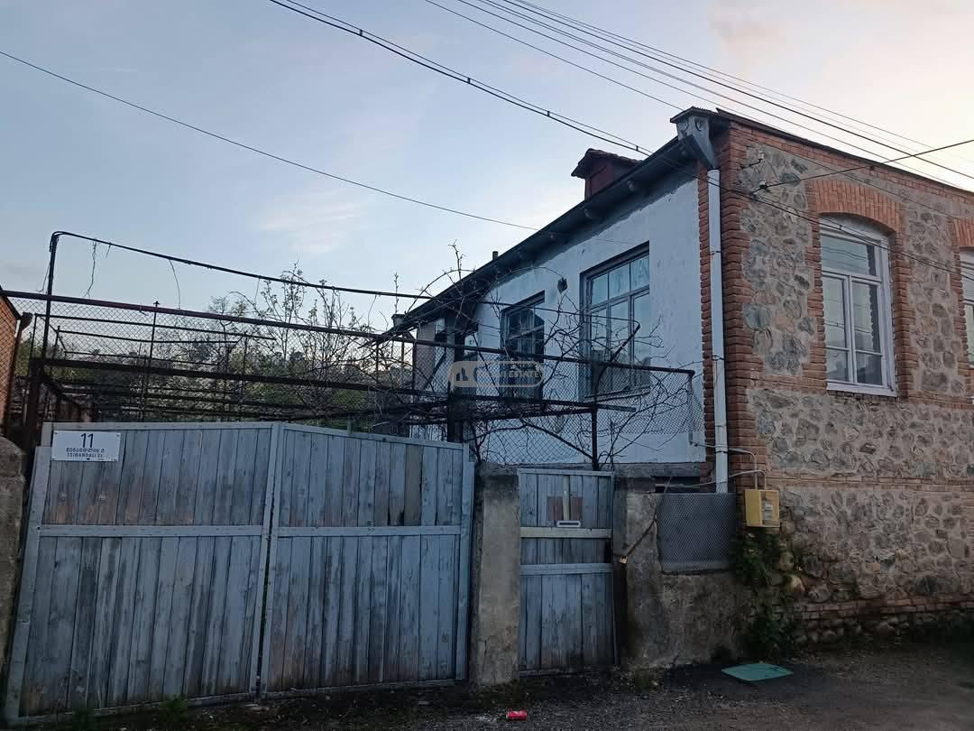 ორსართულიანი სახლი ქალაქ თელავში