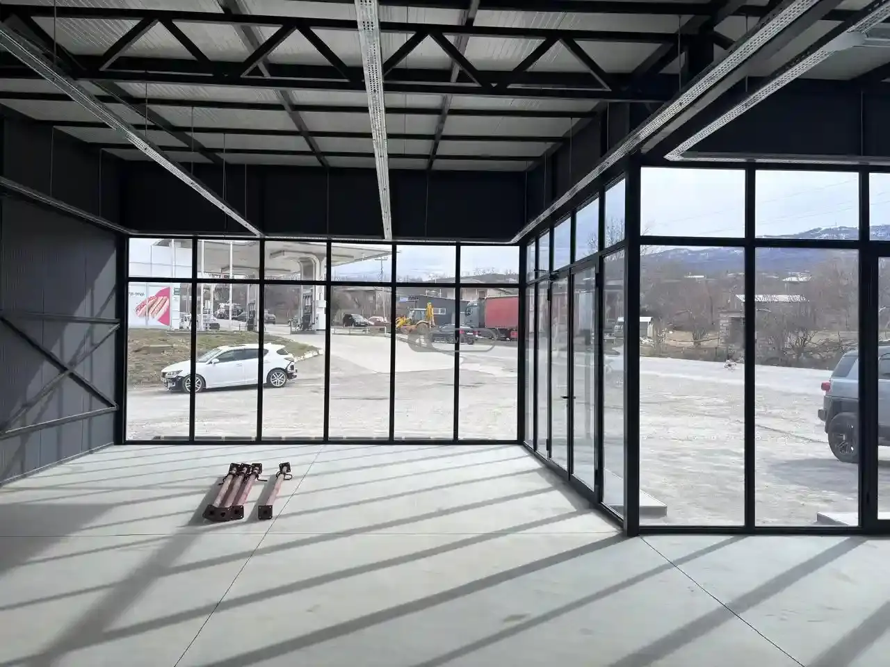 ქირავდება კომერციული ფართი ვარდისუბანში