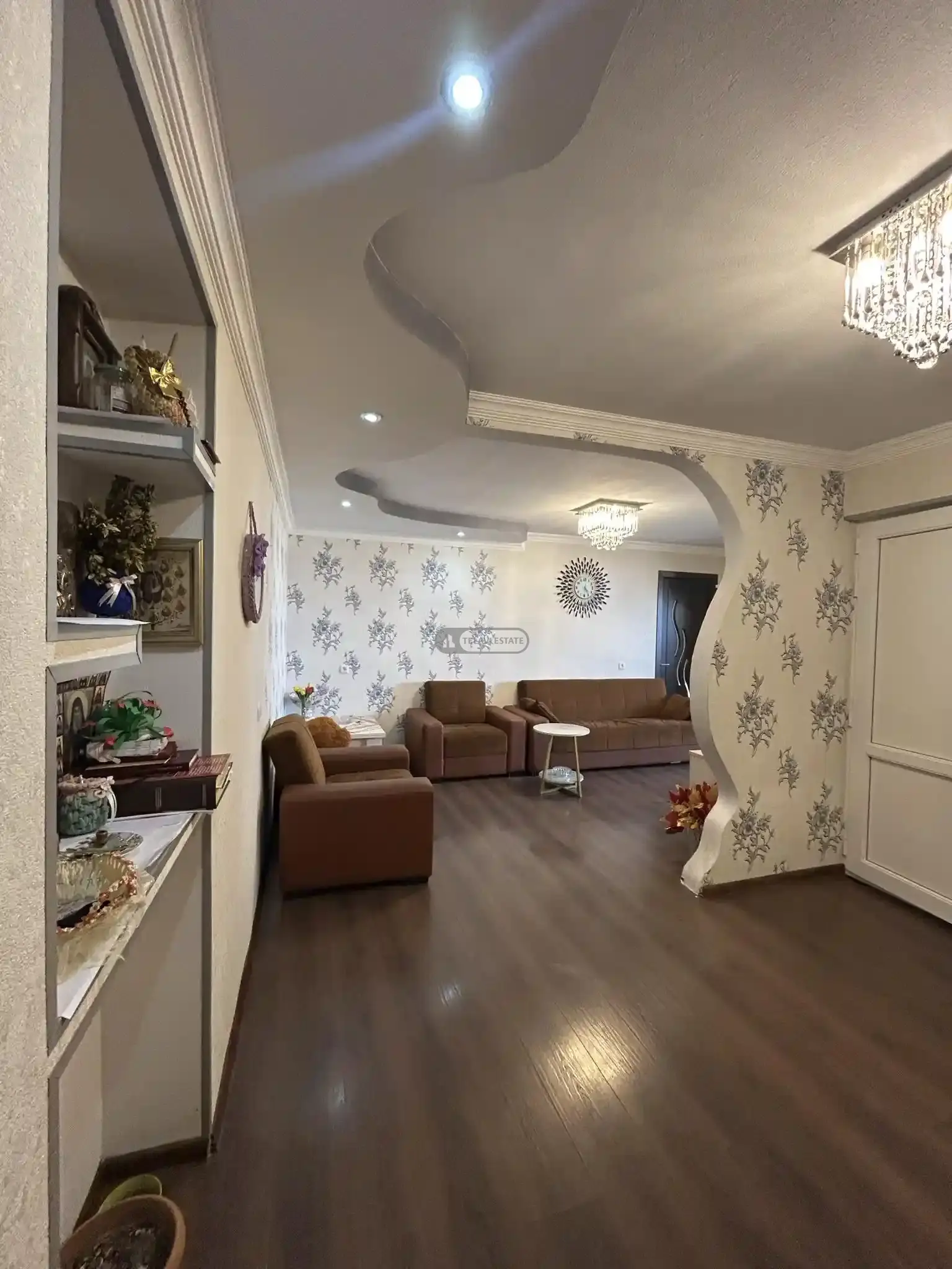 3 ოთახიანი გარემონტებული ბინა თელავში